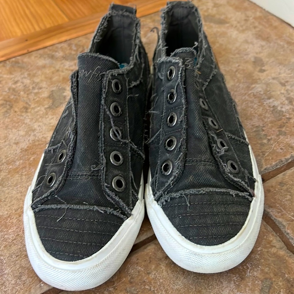 Blowfish black distressed lace free sneakers